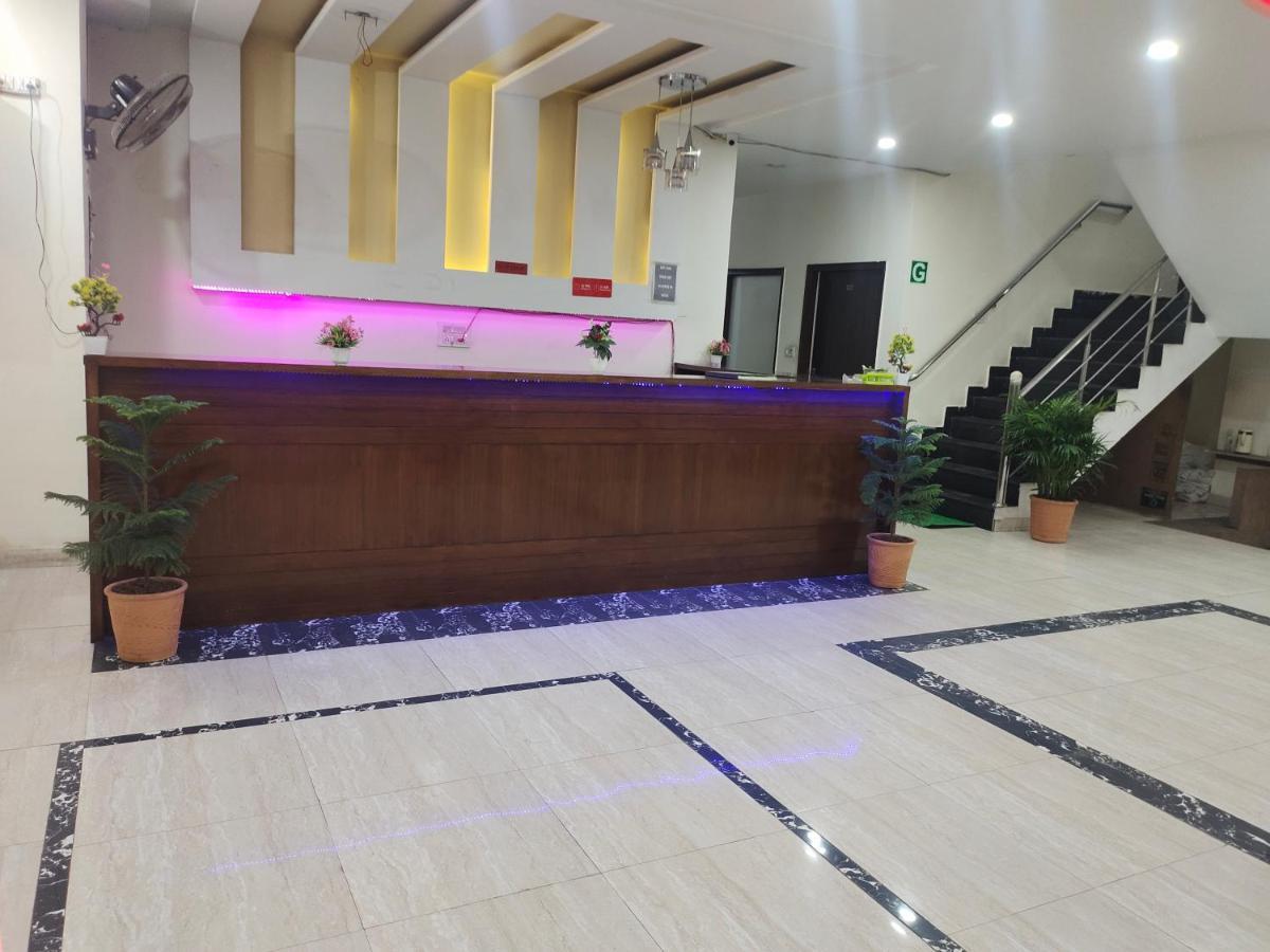 Hotel Kb Square Near Chandigarh Railway Station Chandīgarh Exterior foto