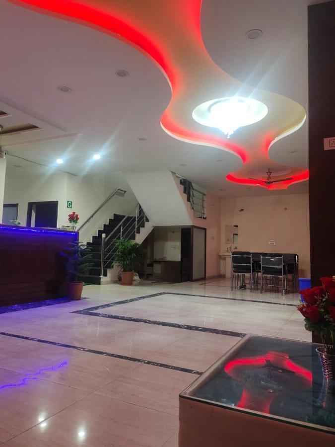 Hotel Kb Square Near Chandigarh Railway Station Chandīgarh Exterior foto