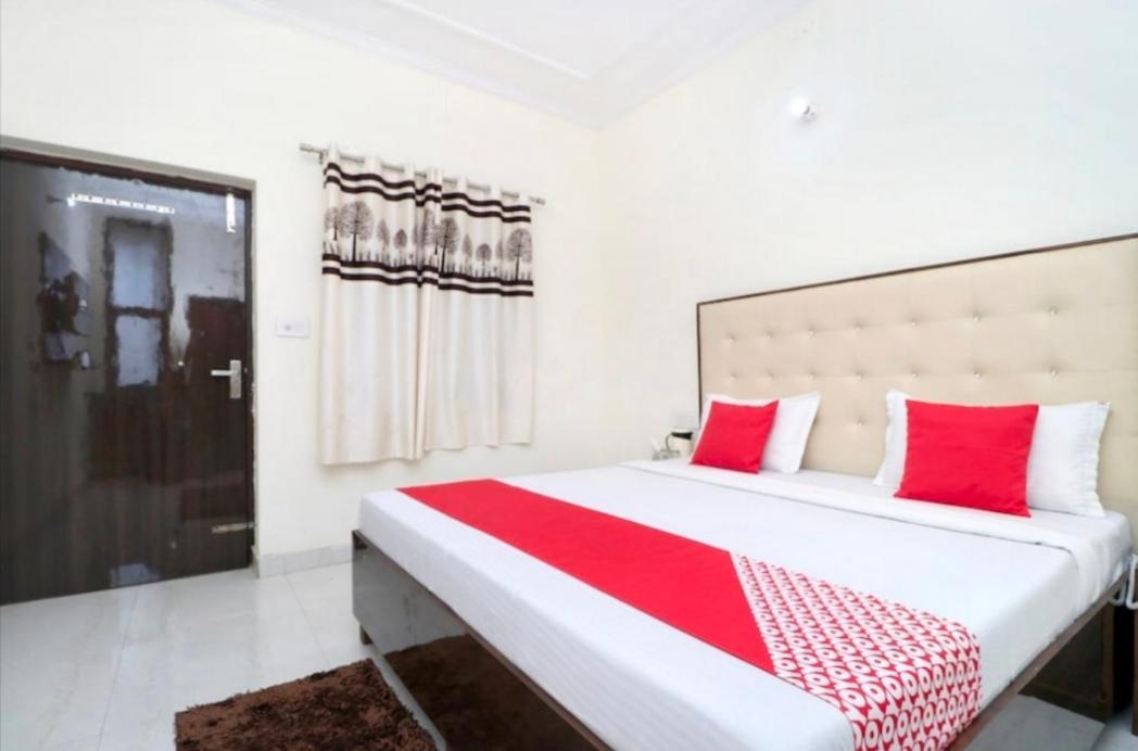 Hotel Kb Square Near Chandigarh Railway Station Chandīgarh Quarto foto
