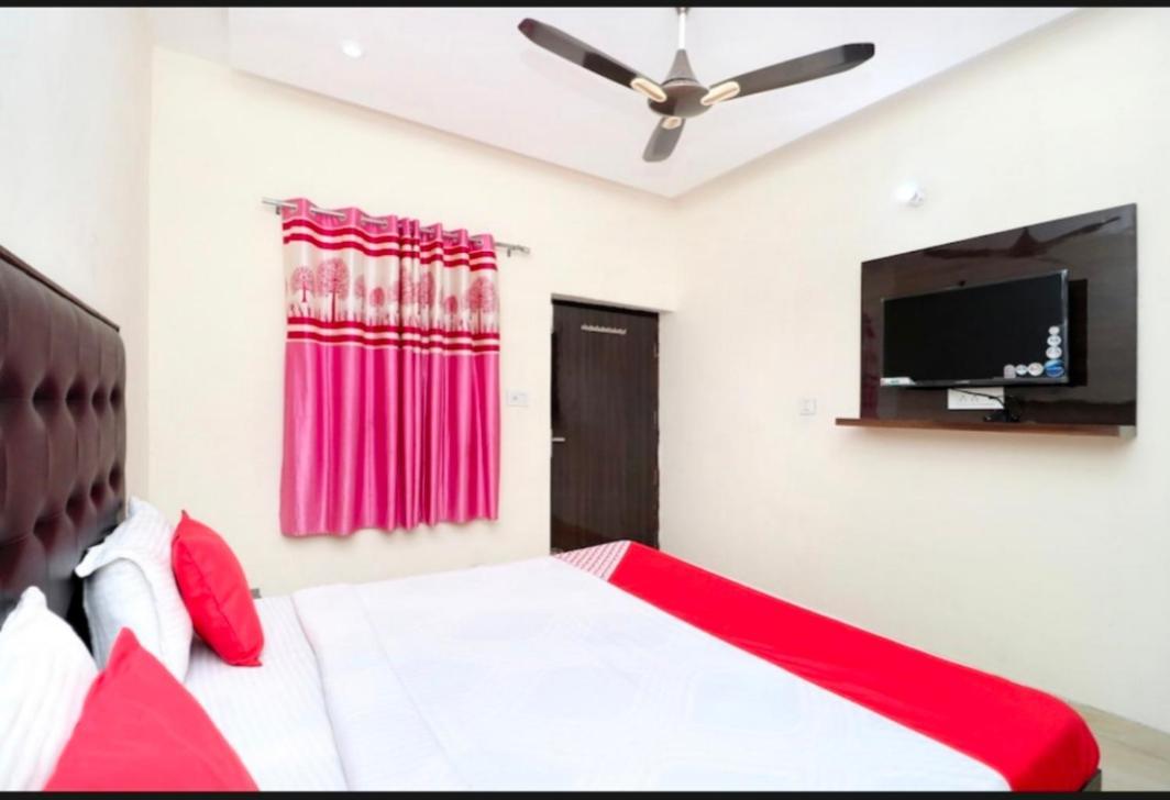 Hotel Kb Square Near Chandigarh Railway Station Chandīgarh Quarto foto