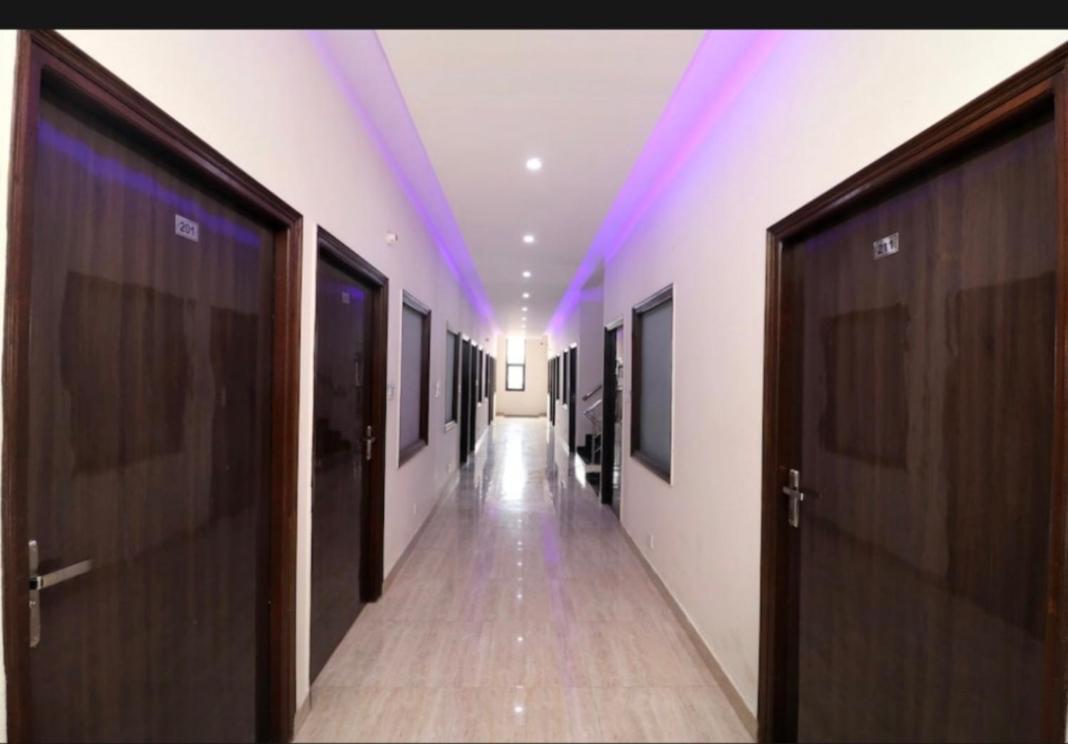 Hotel Kb Square Near Chandigarh Railway Station Chandīgarh Exterior foto