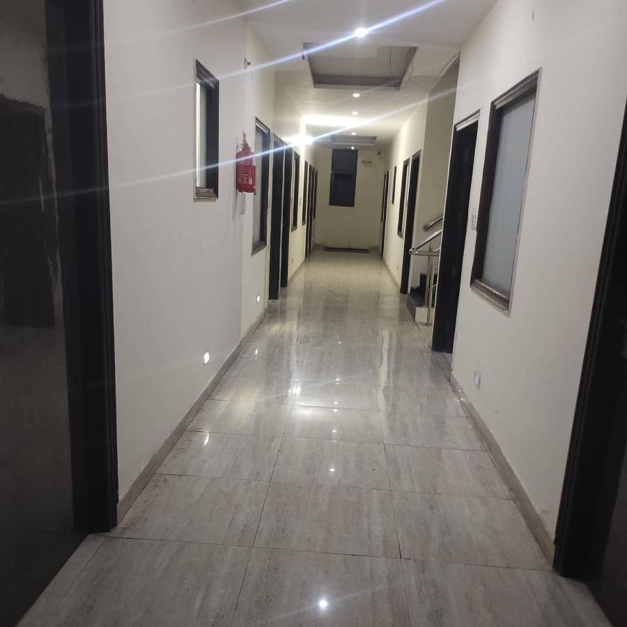 Hotel Kb Square Near Chandigarh Railway Station Chandīgarh Quarto foto