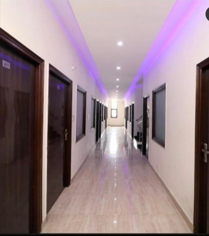 Hotel Kb Square Near Chandigarh Railway Station Chandīgarh Quarto foto