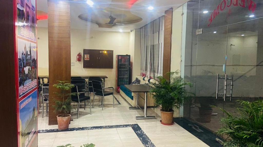 Hotel Kb Square Near Chandigarh Railway Station Chandīgarh Quarto foto