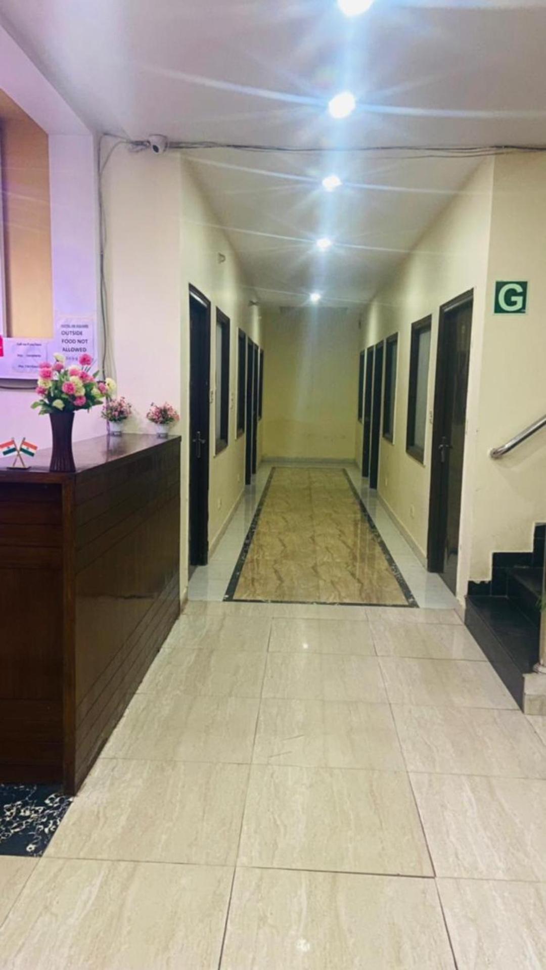 Hotel Kb Square Near Chandigarh Railway Station Chandīgarh Quarto foto