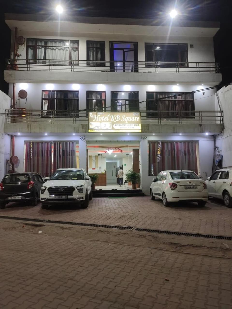 Hotel Kb Square Near Chandigarh Railway Station Chandīgarh Exterior foto
