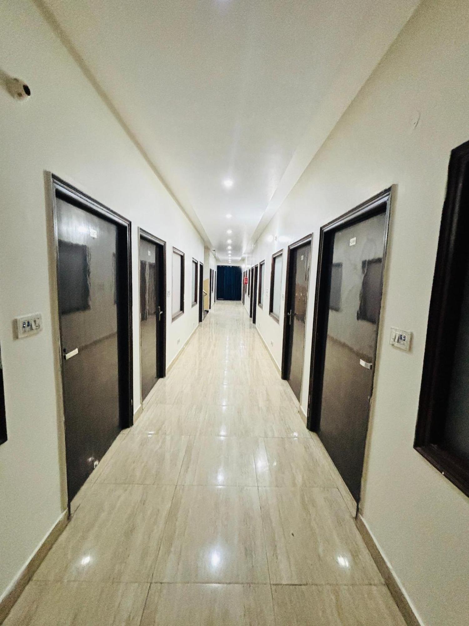 Hotel Kb Square Near Chandigarh Railway Station Chandīgarh Quarto foto