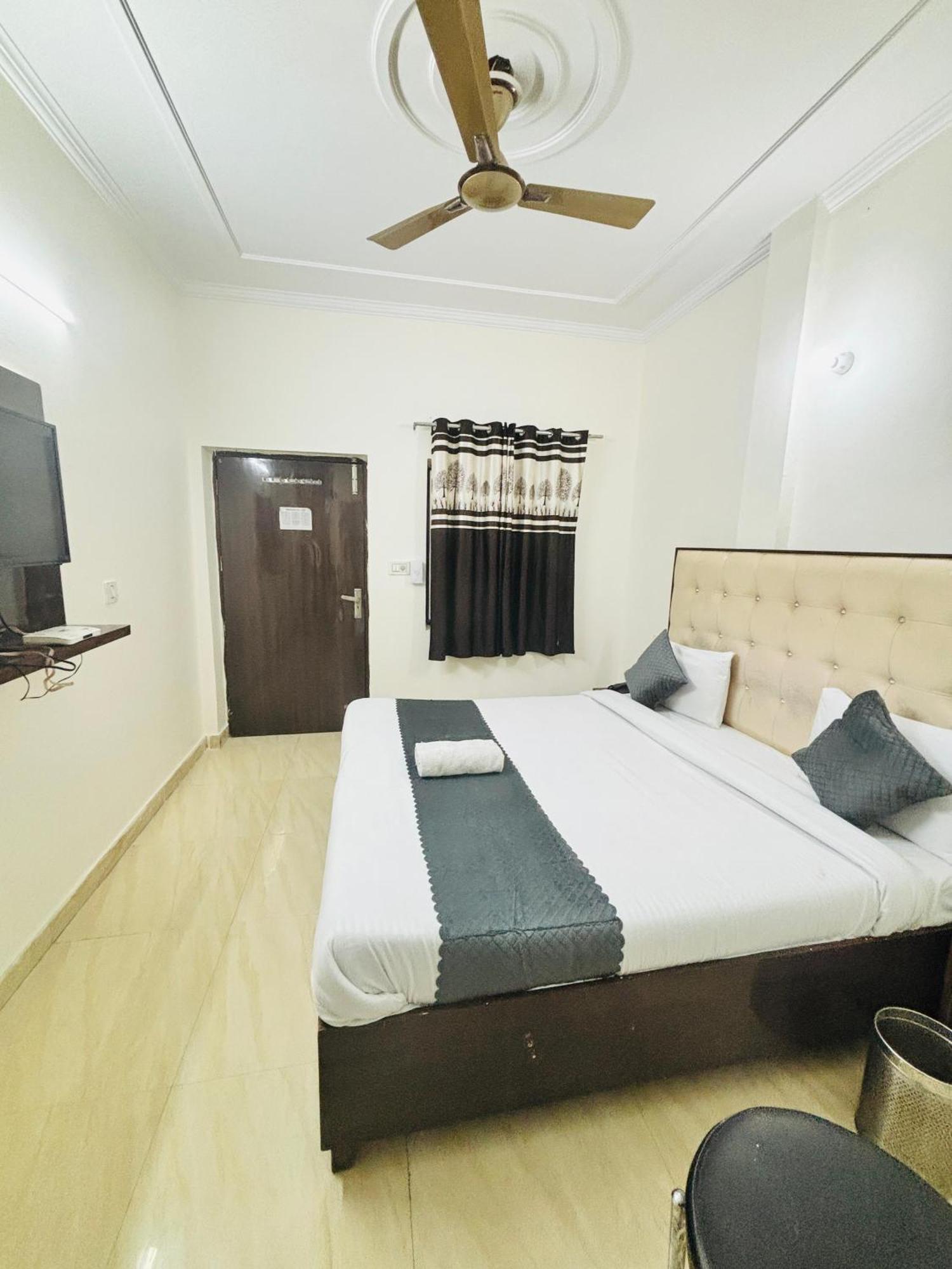 Hotel Kb Square Near Chandigarh Railway Station Chandīgarh Quarto foto