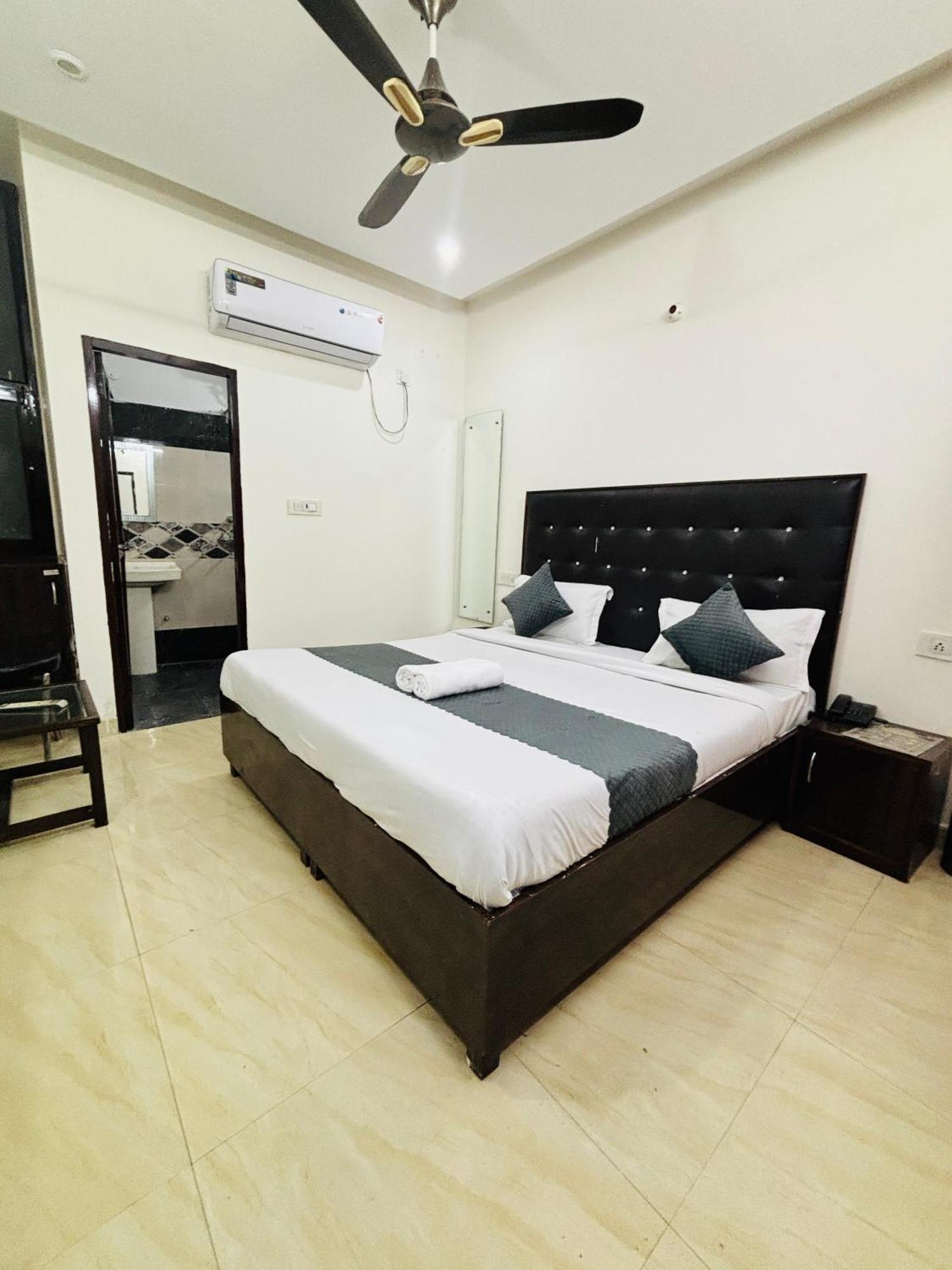Hotel Kb Square Near Chandigarh Railway Station Chandīgarh Exterior foto