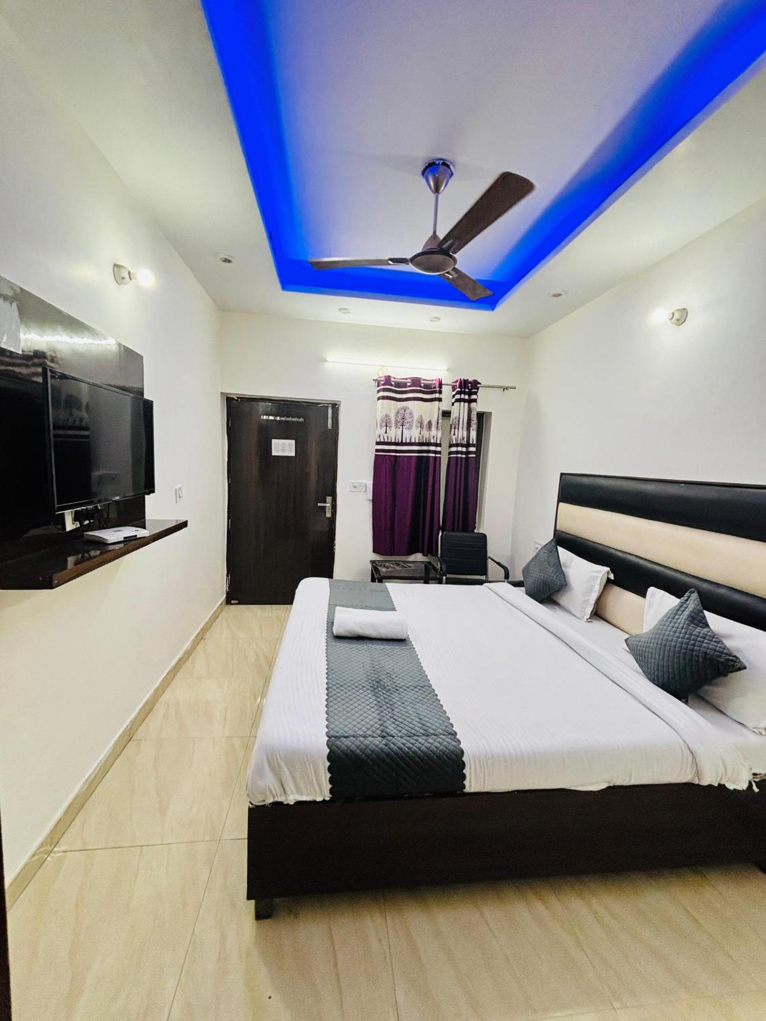 Hotel Kb Square Near Chandigarh Railway Station Chandīgarh Exterior foto
